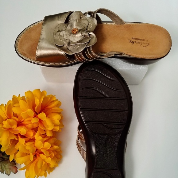 👡 Clark's Bendable Gold Slides | Women's Sz 9 - Picture 3 of 7